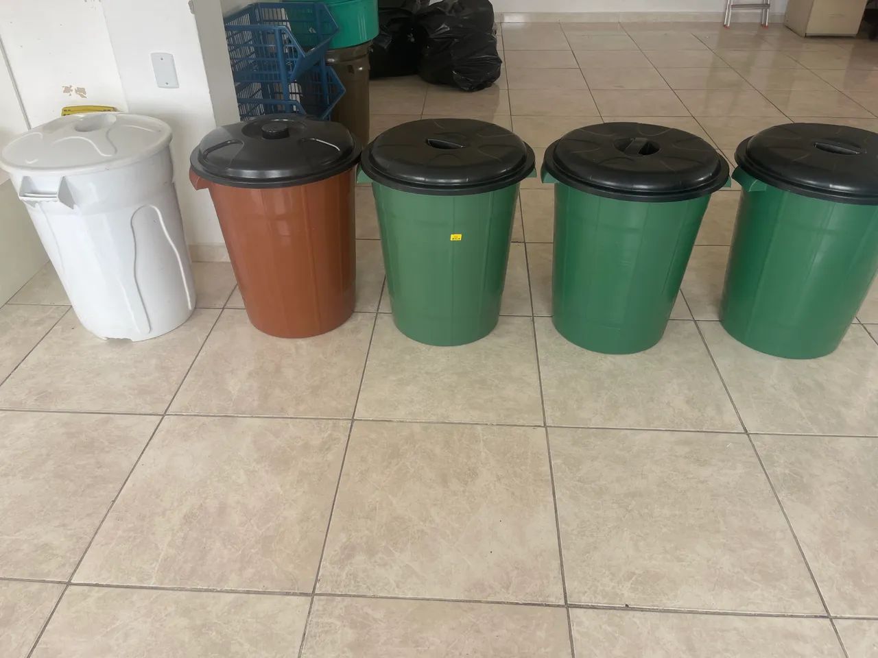 5 baldes de lixo 95 litros