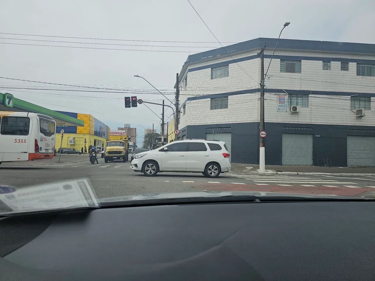 Prédio Comercial com 1080 m2. ( Estudo Imóveis) 3 lojas e 9 salas - Foto 2