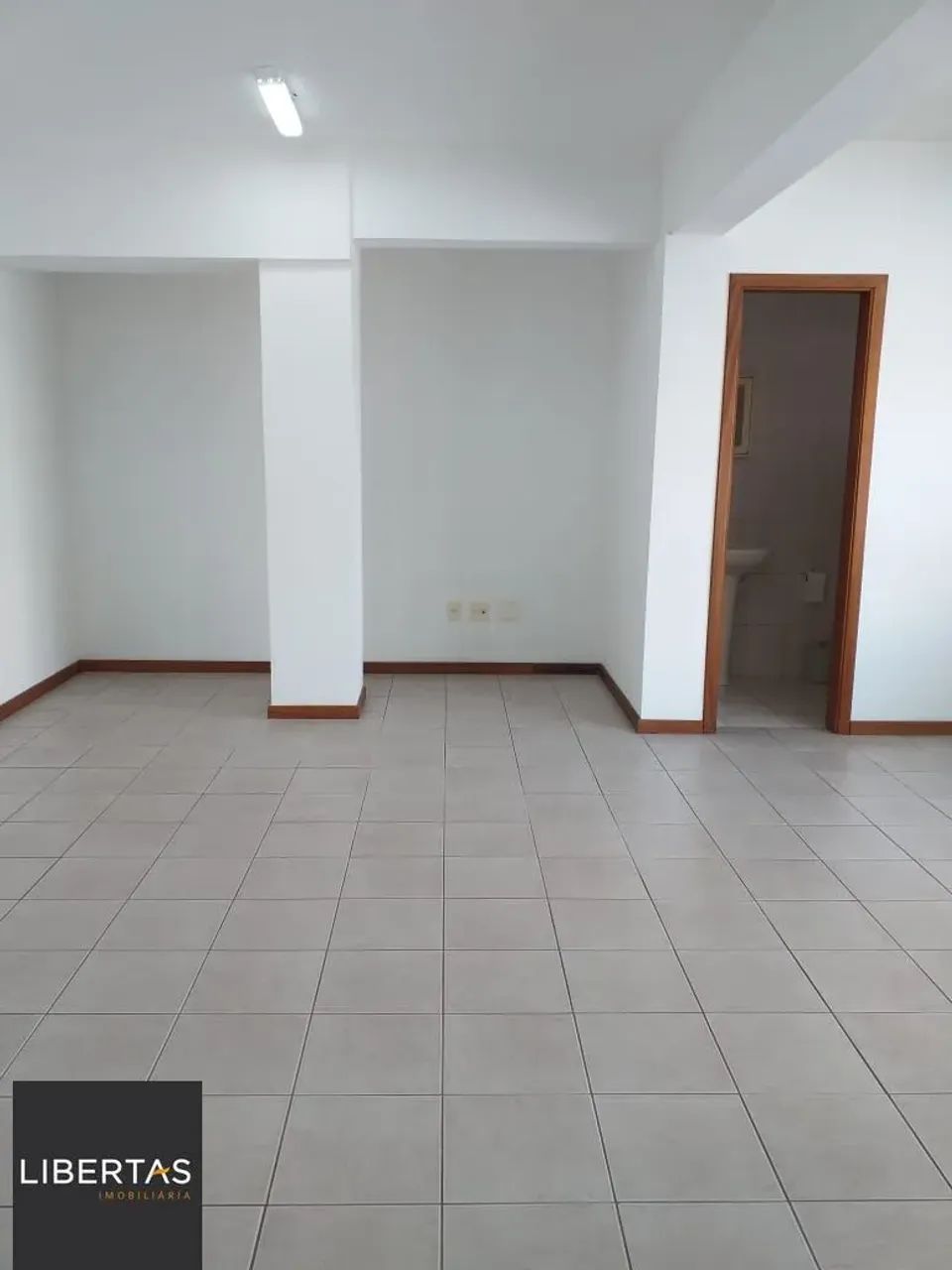 Sala Comercial 1 dormitórios à venda Passo da Areia Porto Alegre/RS - Foto 4