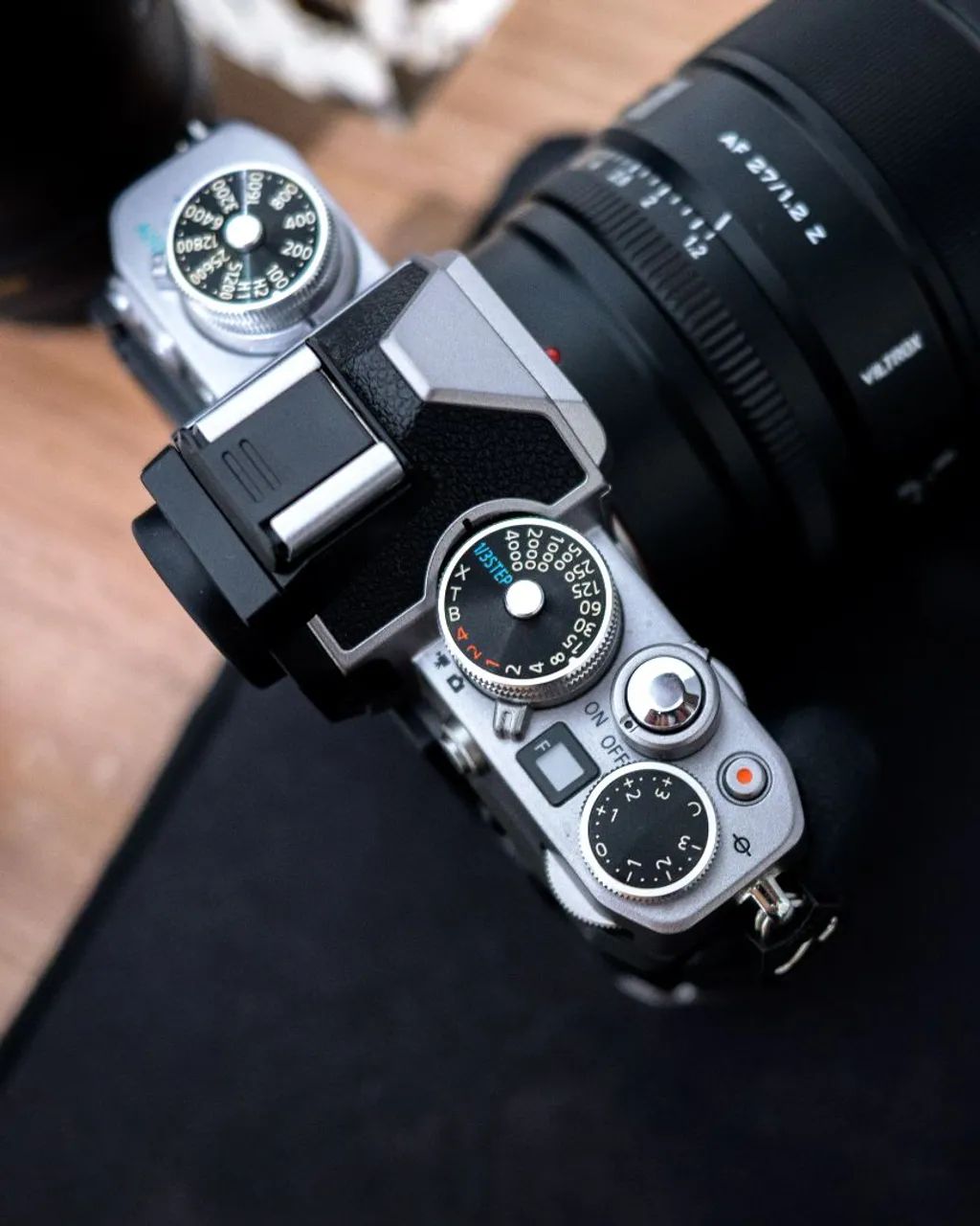 Câmera Nikon Z Fc com Lente Viltrox 27 mm f1.2 Pro, mais