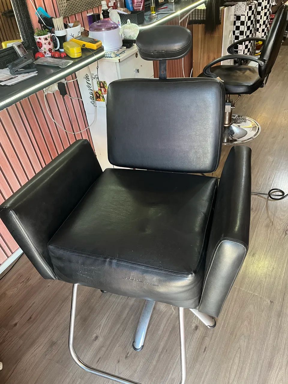 Vendo cadeira cabeleireiro e sobrancelha  - Foto 3
