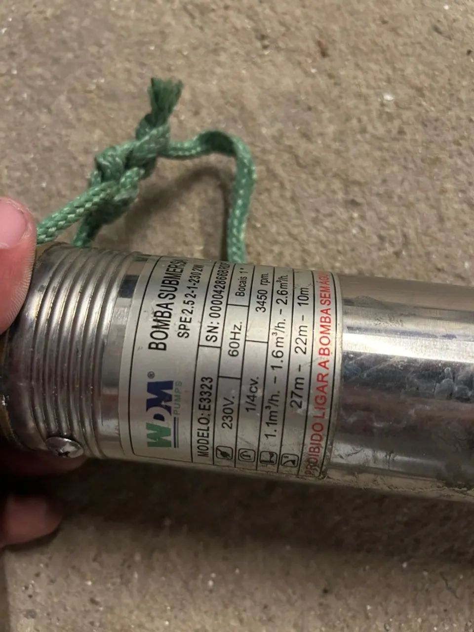 Stick-type suction pump.64985881278083120