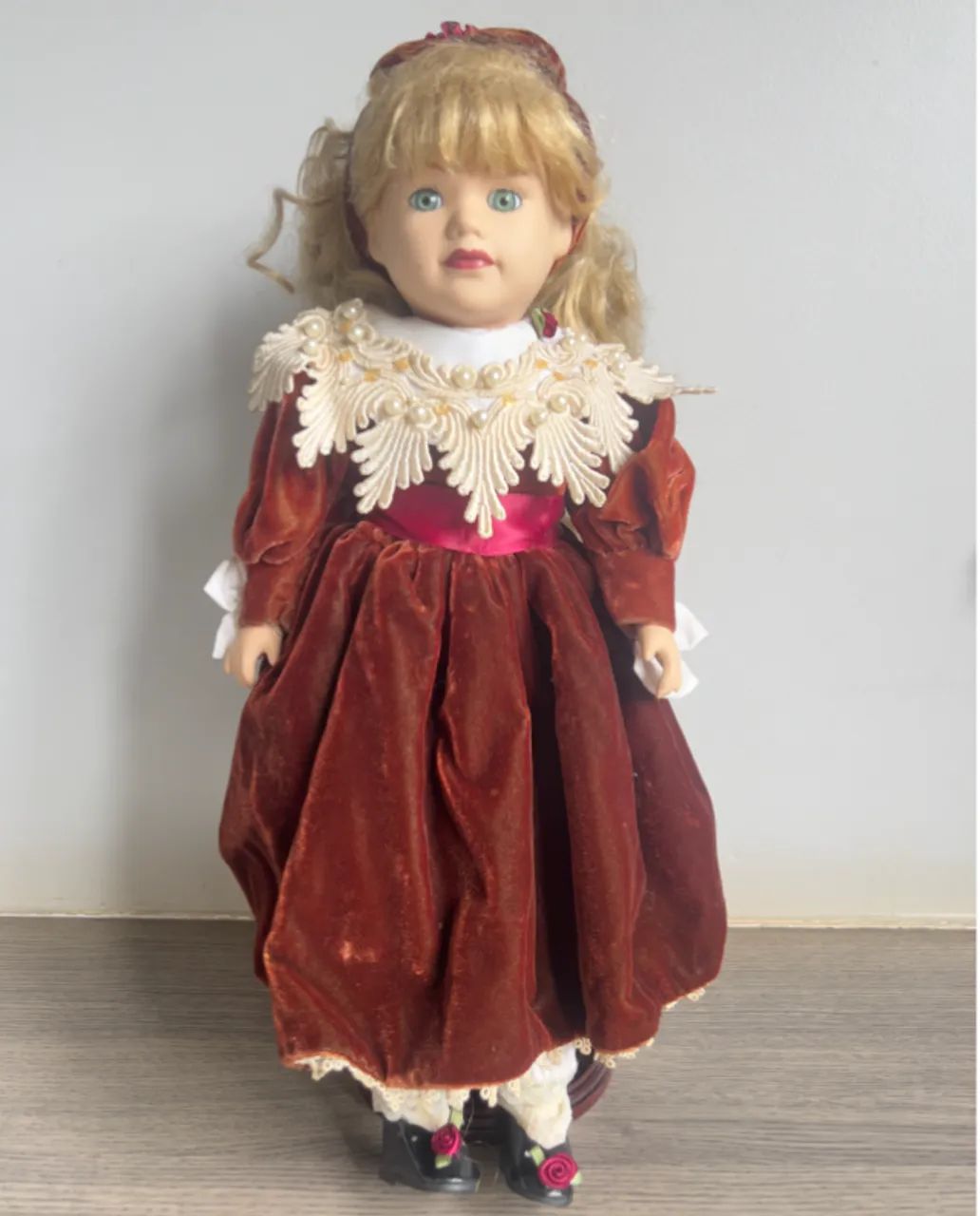 Boneca De Cerâmica Importada