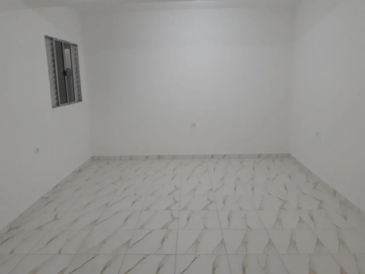 Aluga-se casa 