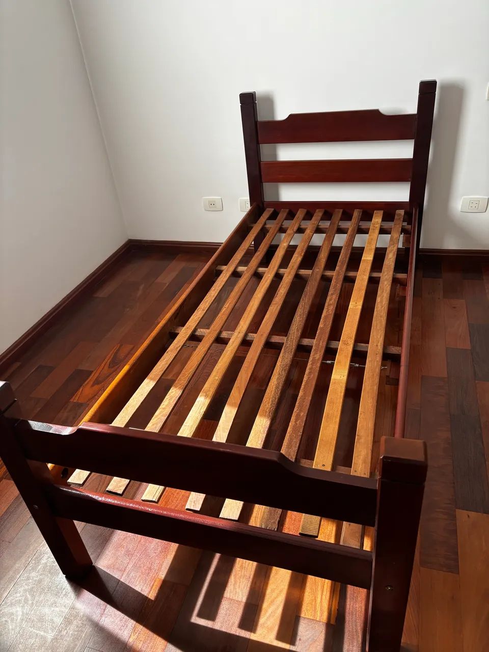 Cama de solteiro de madeira maciça - Foto 4