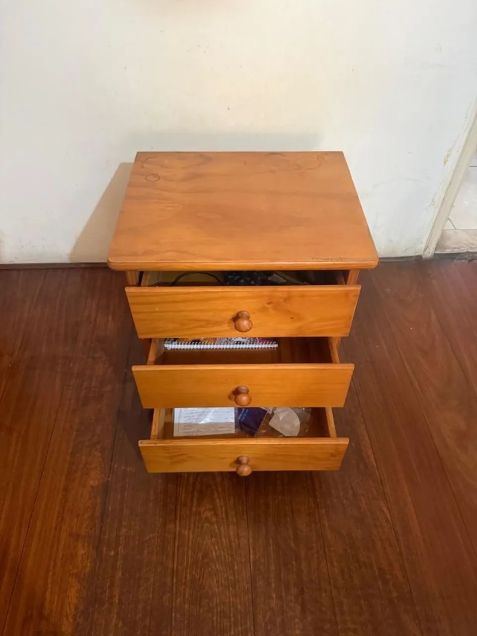 Nightstand470069701992130562