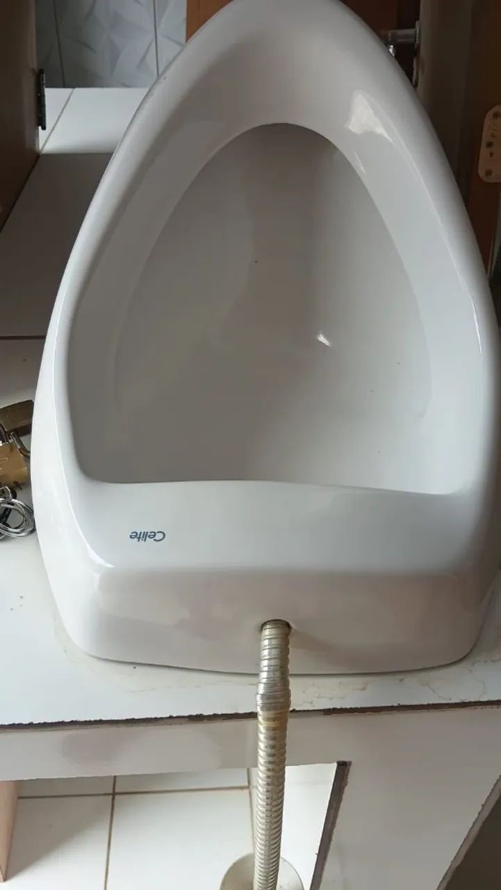 Mictório da marca Celite 