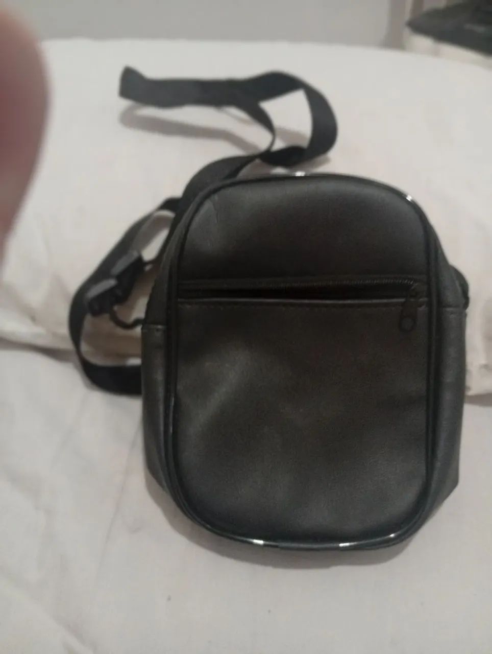 Bolsa de Lado Preta Estruturada com Aba