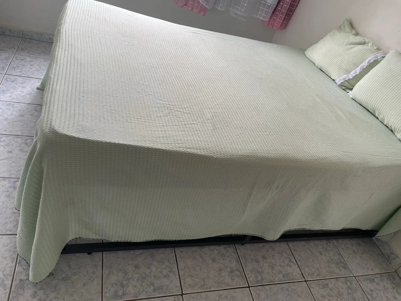 Cama de casal com base metálica  - Foto 3