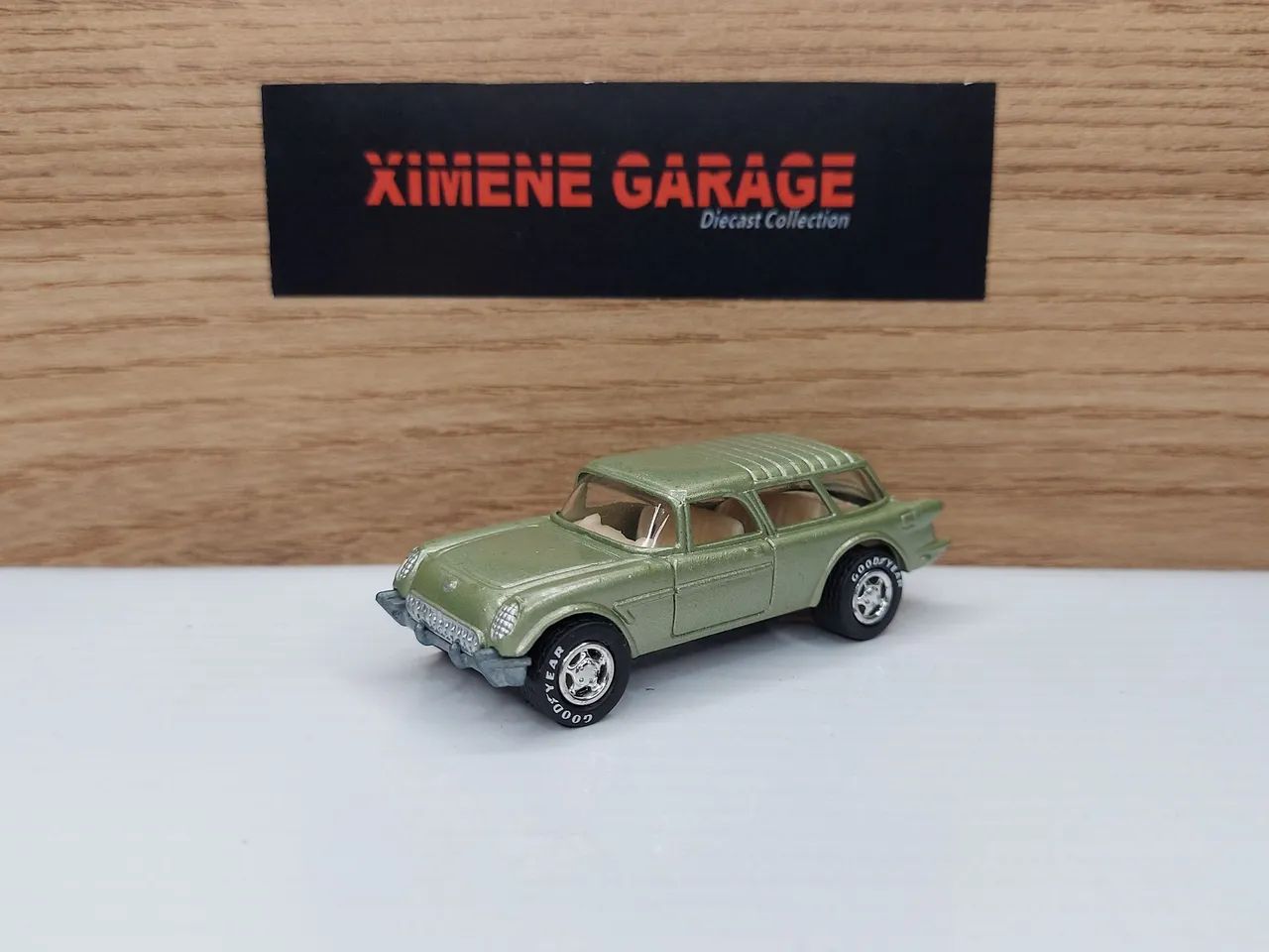 Johnny Lightning Corvette Nomad 1954