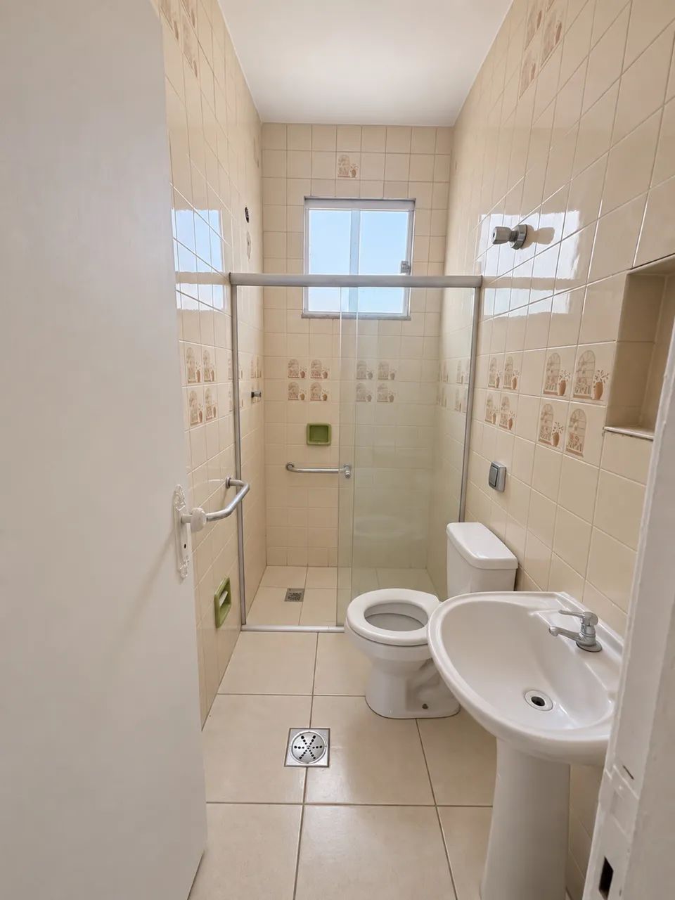 Casa ampla 220 m² com terraço, varanda e área externa - Foto 3