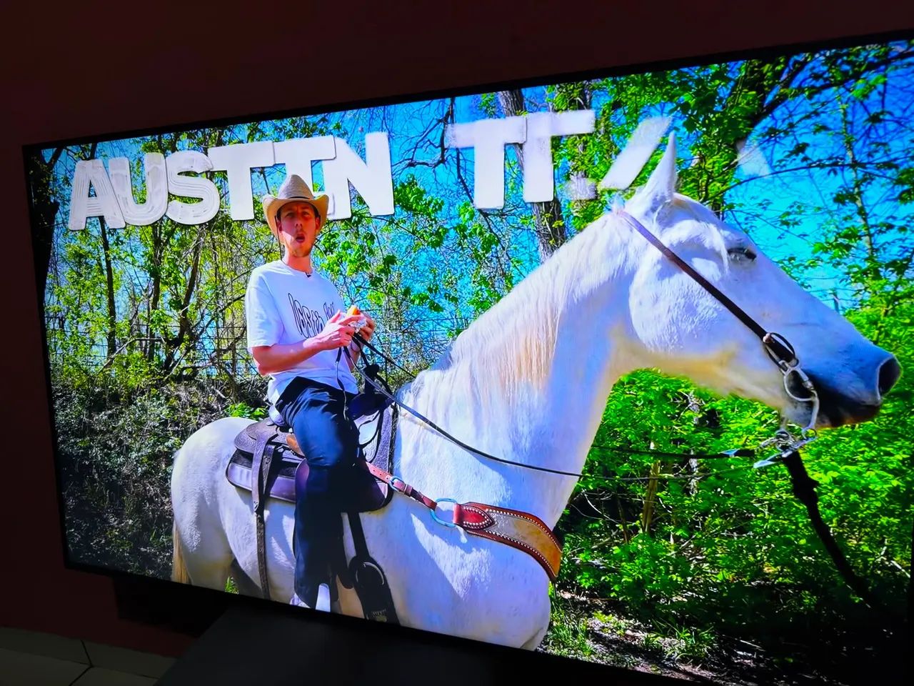 Smart TV Samsung 65 Polegadas 4K borda infinita comando de voz Ultra fina - Foto 4