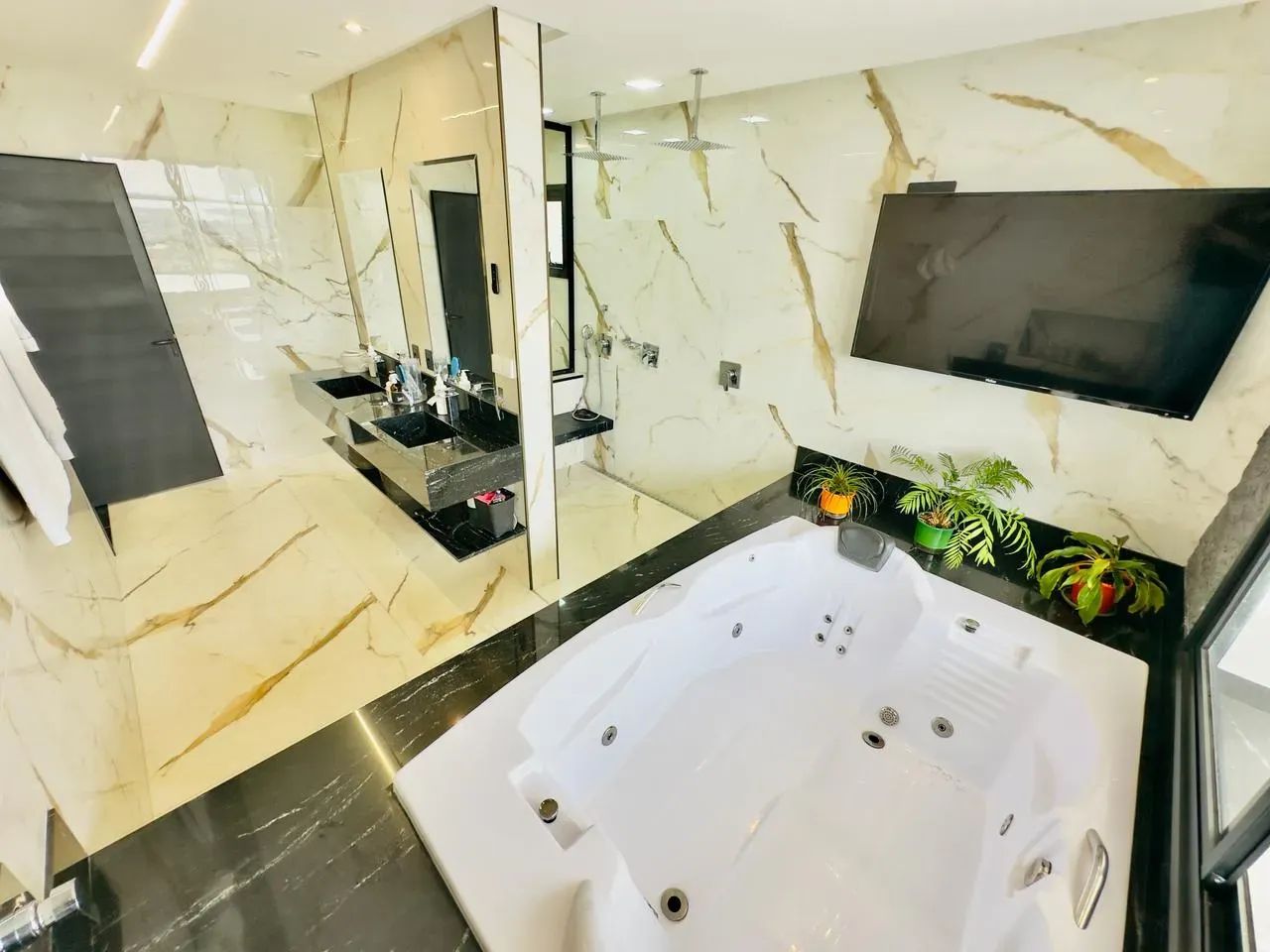 Sobrado Exclusivo, são 4 suítes, Área de lazer completa, Elevador, Geração de Energia, Vis - Foto 6