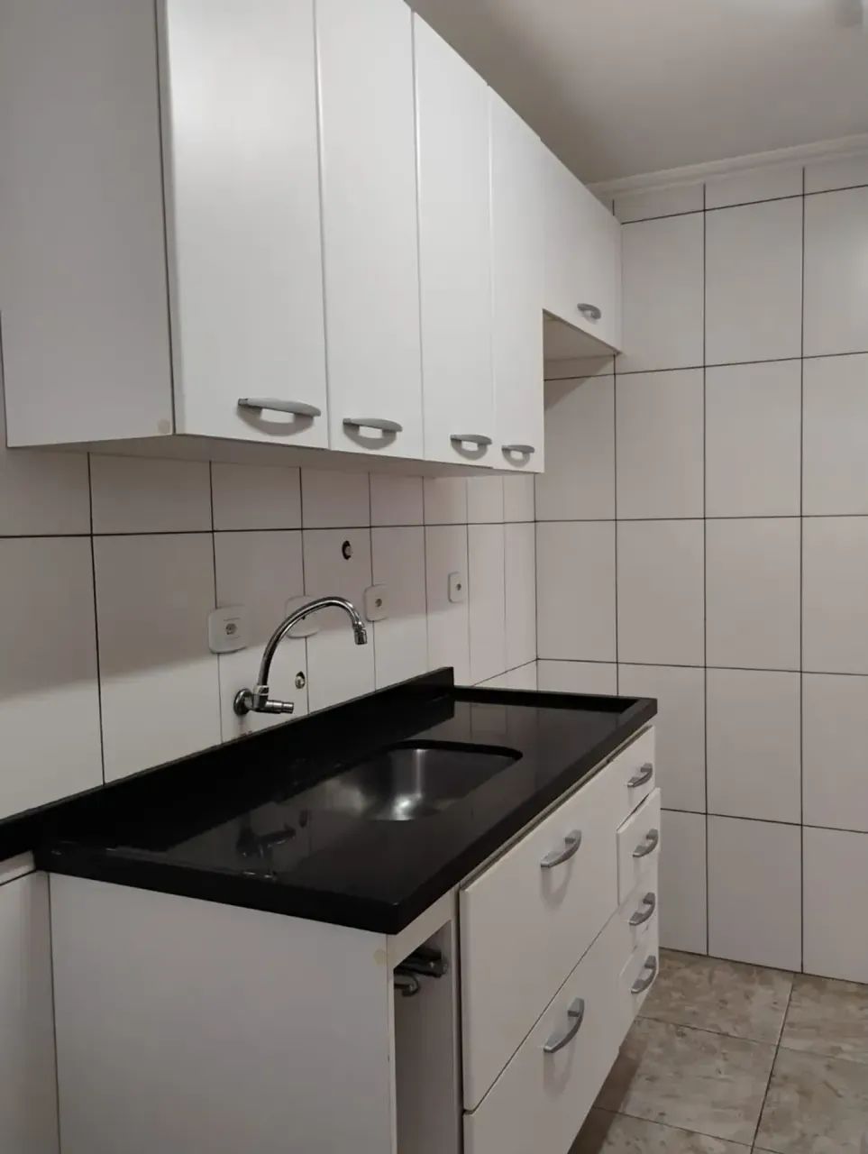 Imóvel para aluguel possui 64 metros quadrados com 3 quartos - Foto 2