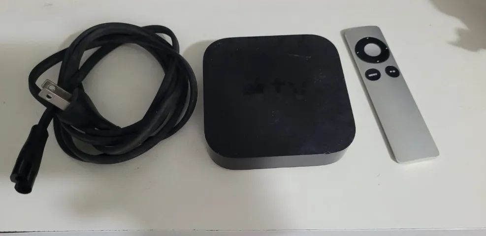 Apple TV com Controle Original e Fonte - Com Defeito (liga e trava)