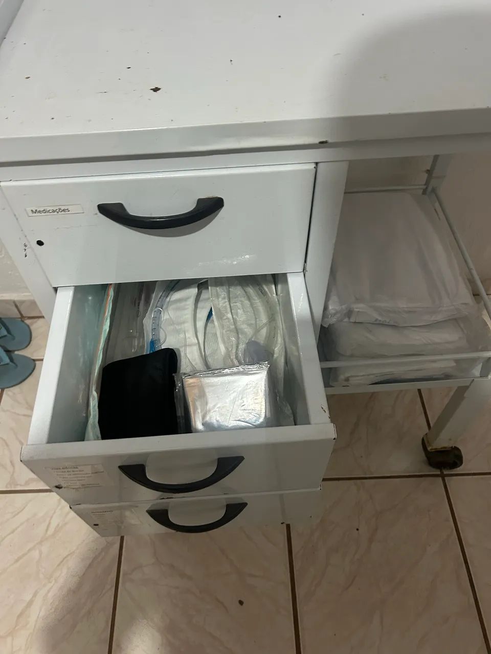 Carrinho de emergência  - Foto 6