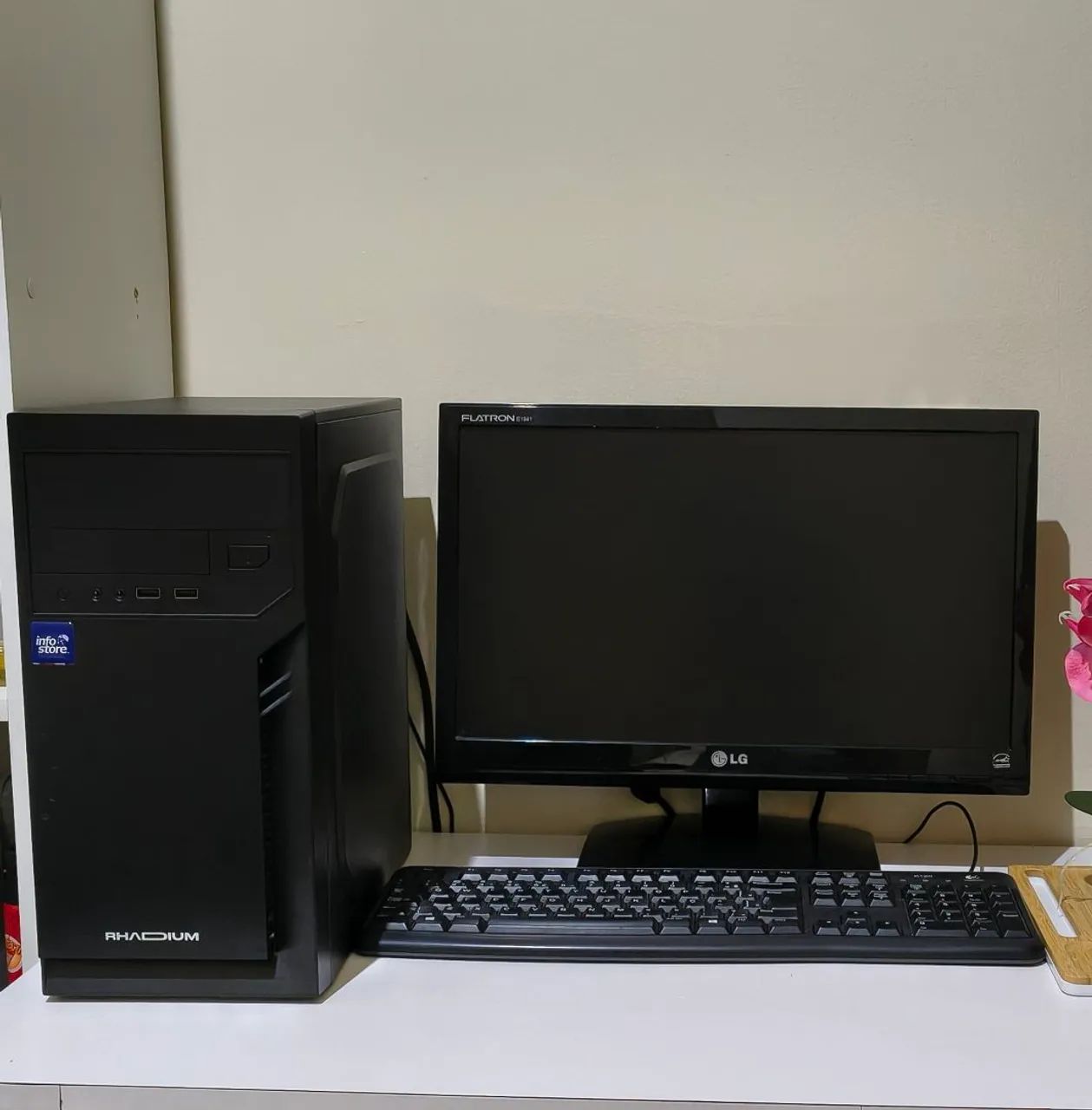*Monitor+ CPU e Teclado de brinde*