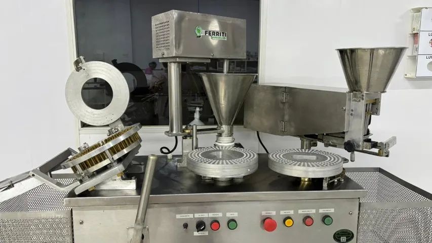 Oportunidade imperdível - Encapsuladora Semi automática Semi nova pronta para a produção - Foto 2