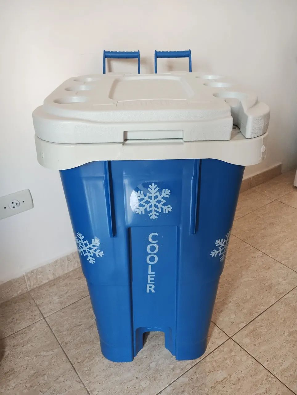 Carrinho Caixa Cooler Termico Com Rodas Antares 63 Litros - Foto 3