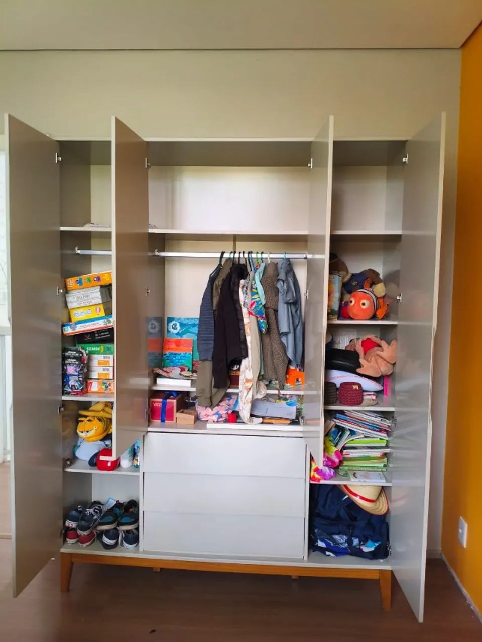 Guarda-roupas solteiro e cama pouco tempo de uso - Foto 2