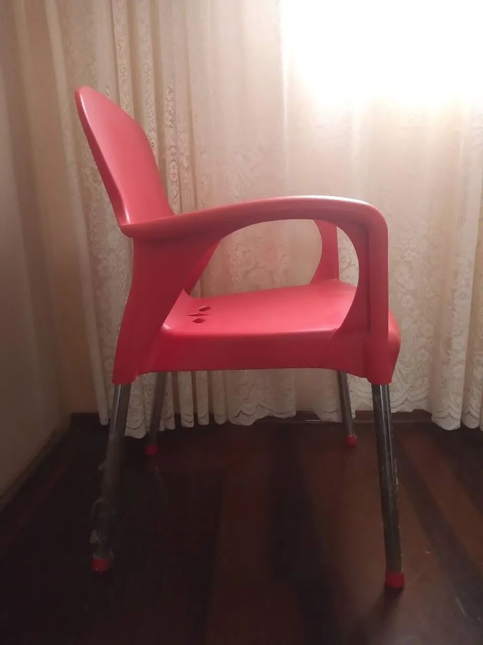 Cadeira vermelha  - Foto 2