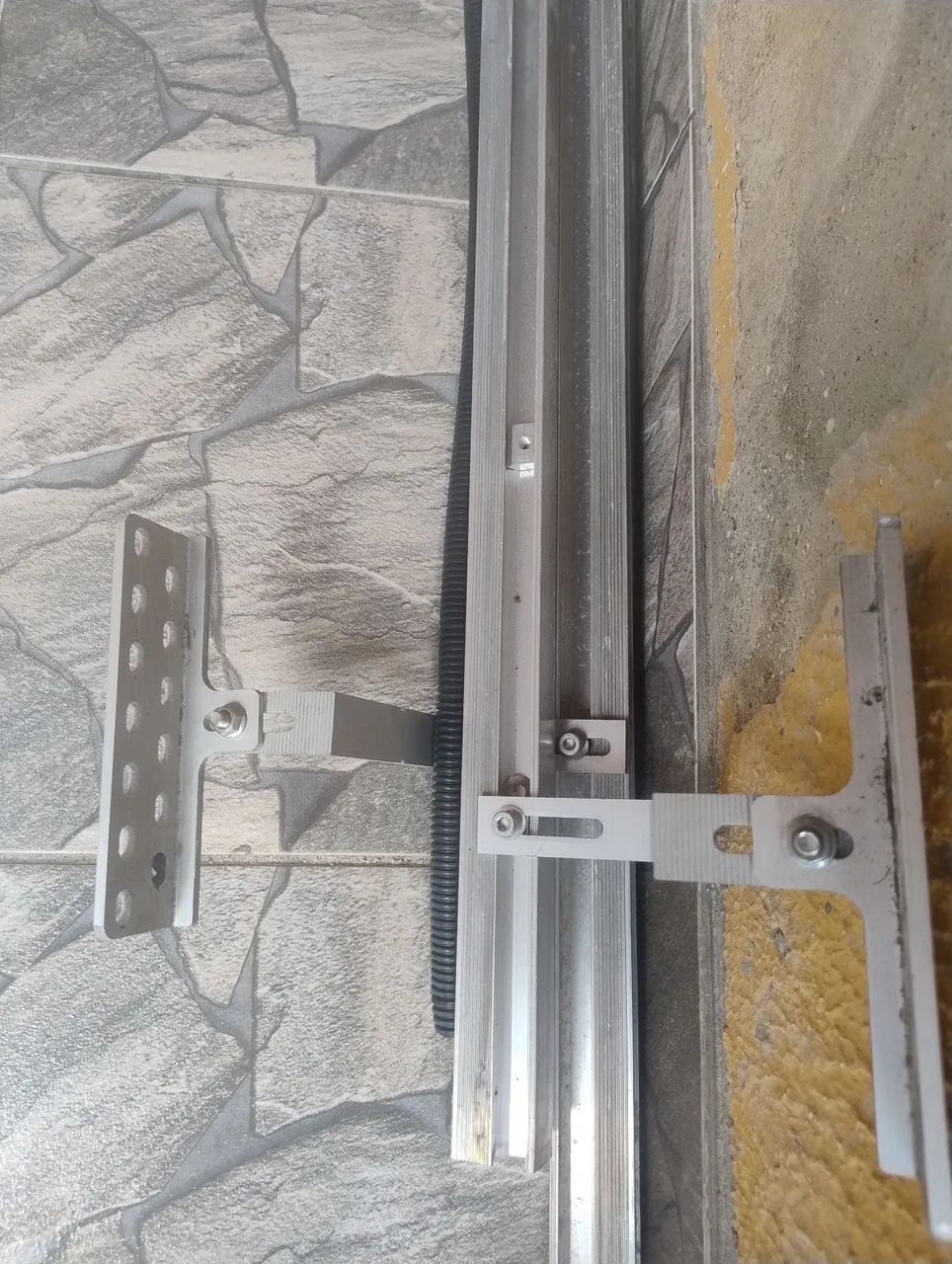 Trilho para prender placa solar