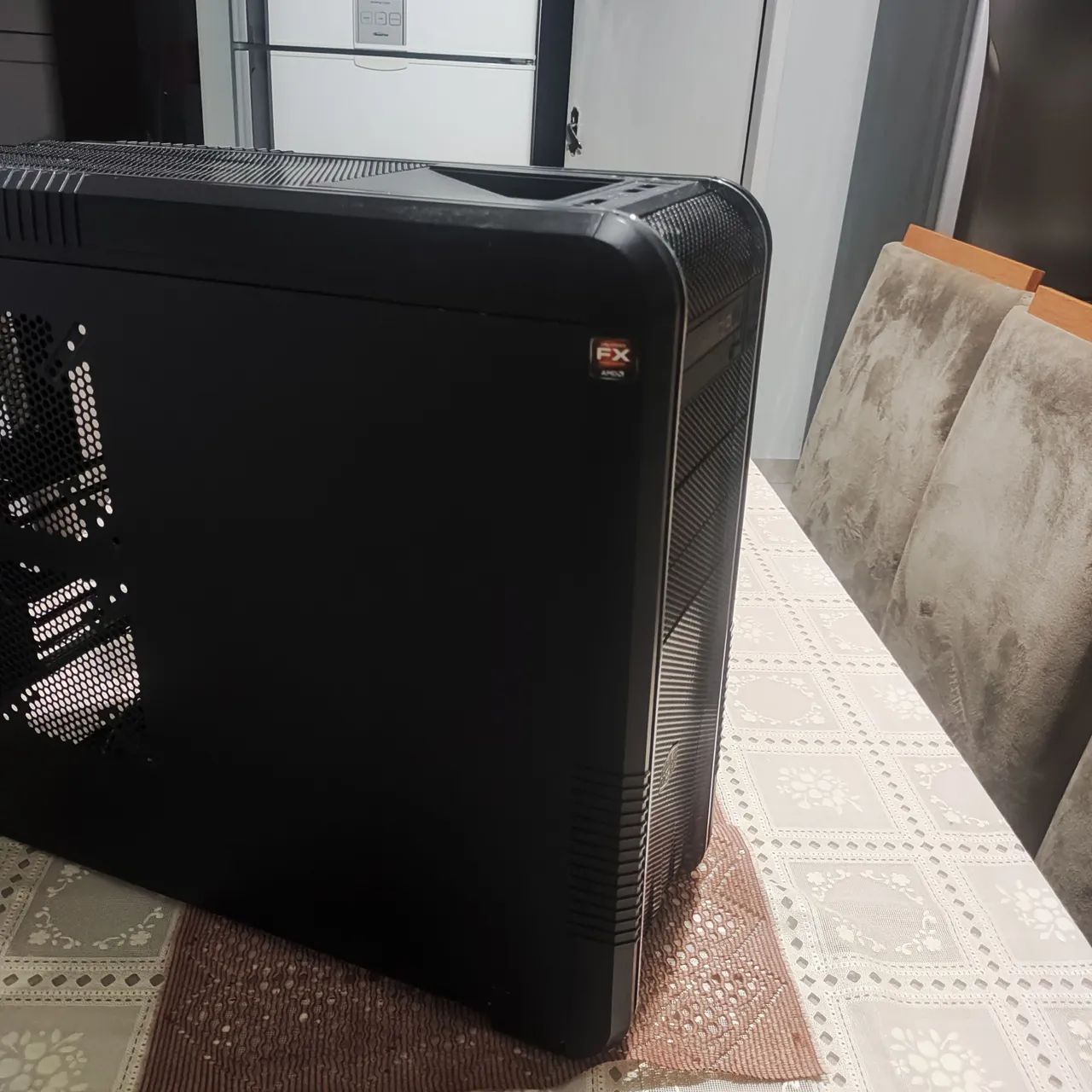 Gabinete cooler master 