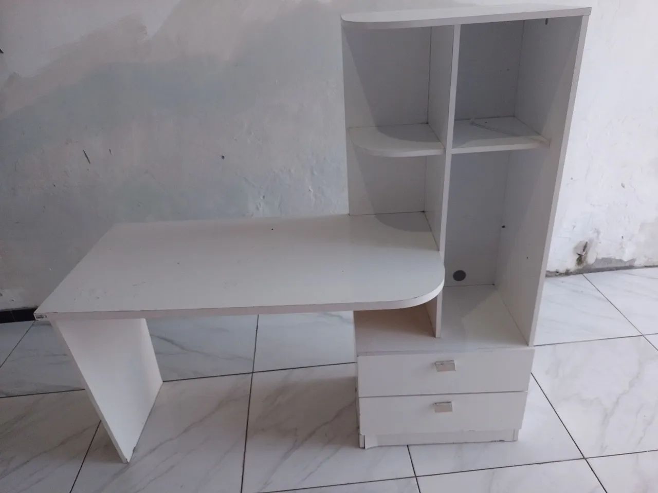Escrivaninha 70,00 reais 