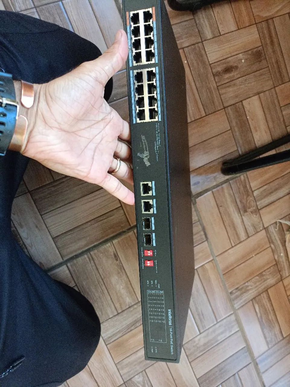 Switch  SF 1821 PoE ou SF 1822 Hi-PoE, 