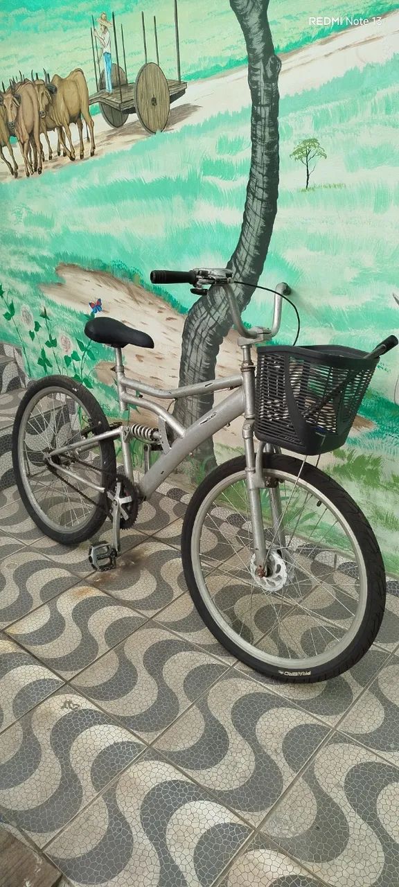 Bicicleta Aro 26 Prata com Cestinha