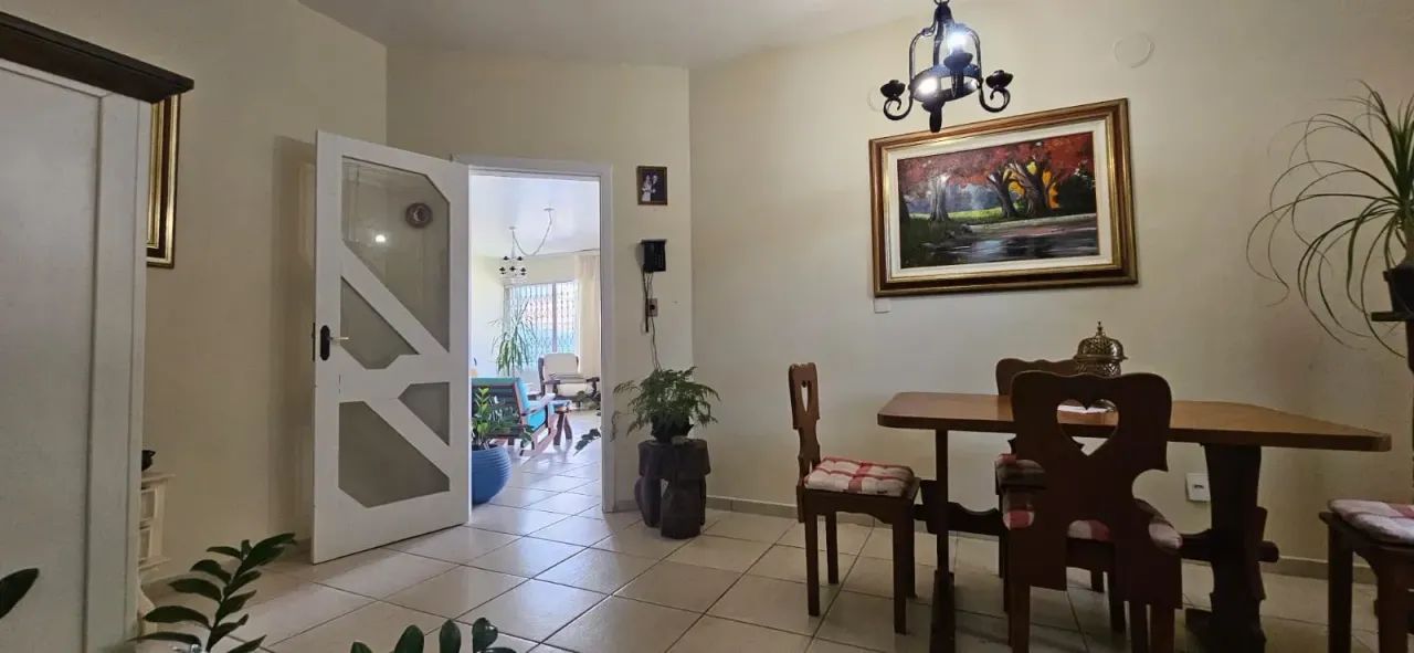 Casa com 7 dormitórios sendo 2 suítes e 2 vagas de garagem em Florianópolis/SC - Foto 5
