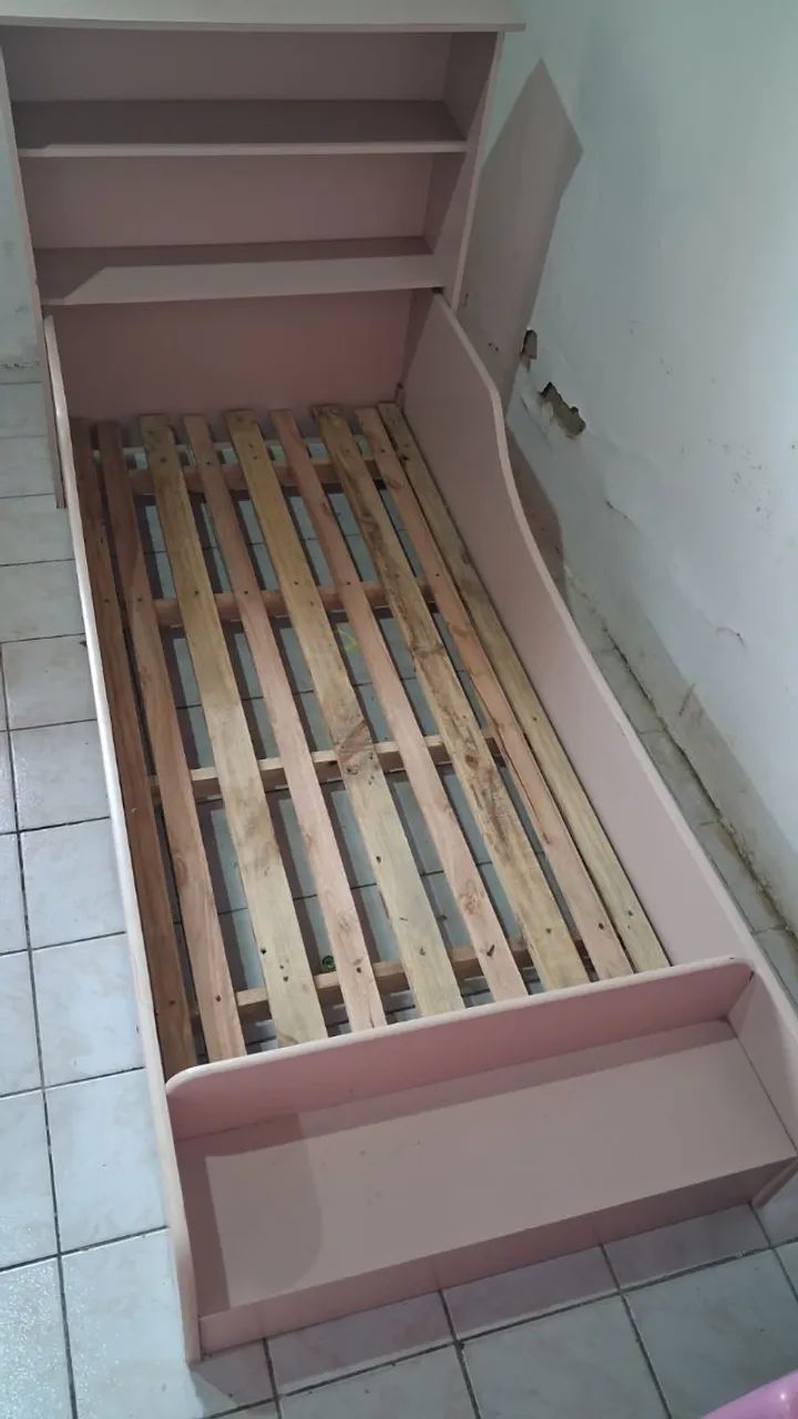 Cama Infantil (Mini Cama) Rosa com Prateleiras Integradas - Foto 4