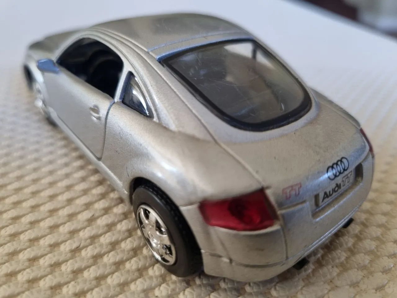 Carrinho Miniatura Audi TT Coupé Cinza Kinsmart - Foto 5