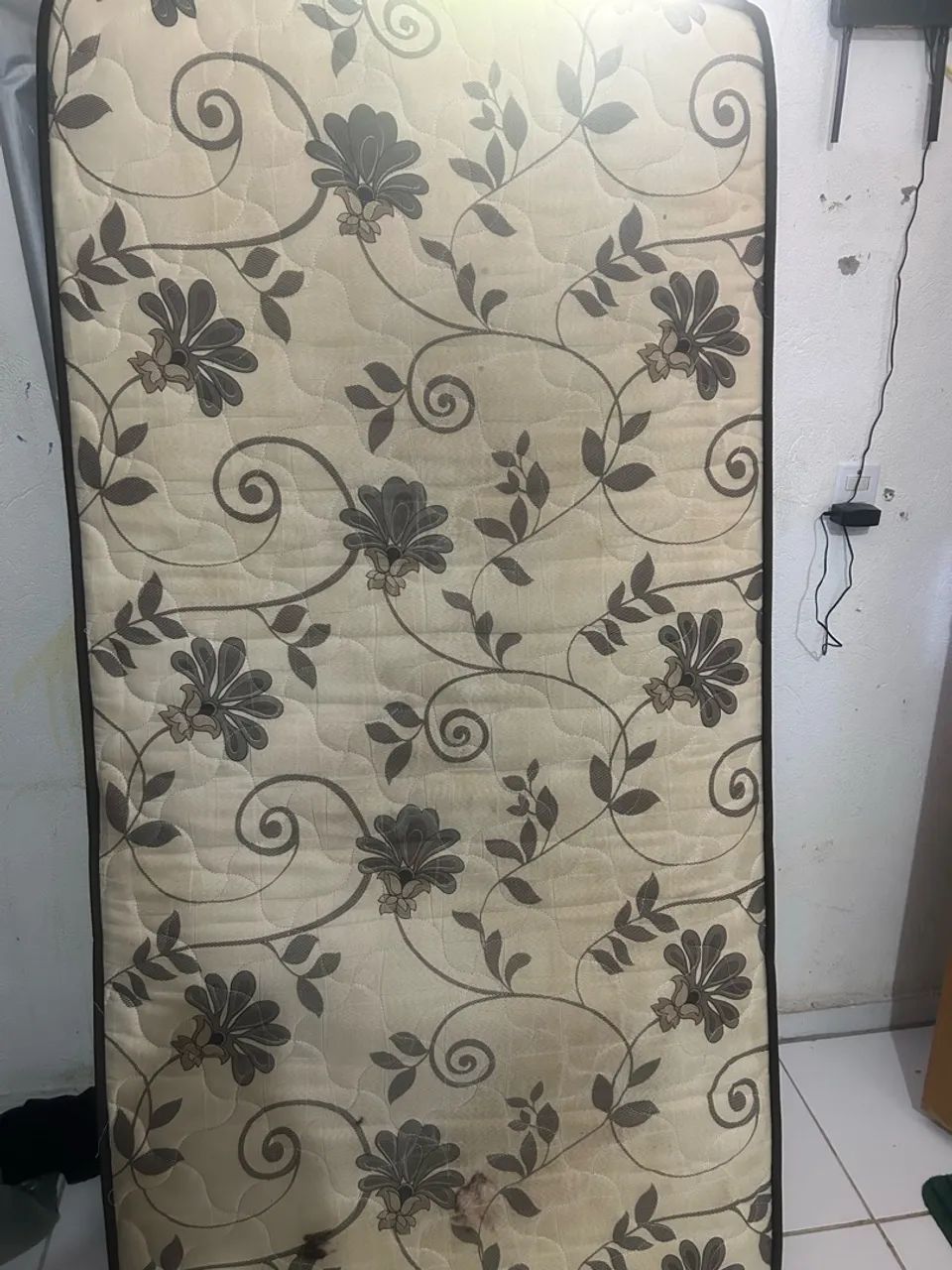 Cama Box com colchão mola ensacadas seminovo  - Foto 2