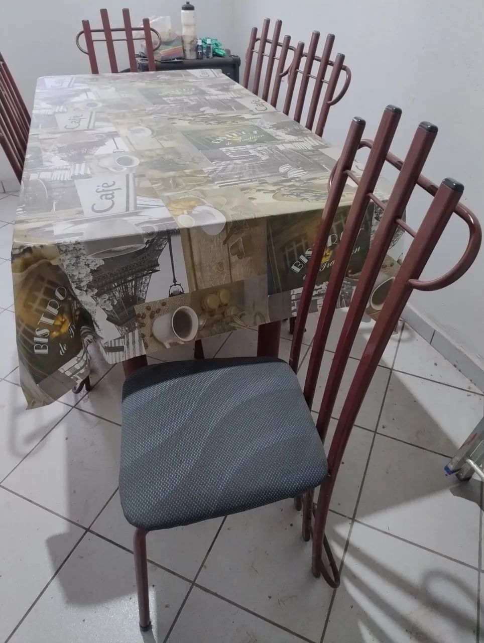 Mesa de vidro com 6 cadeiras em perfeito estado. - Foto 3