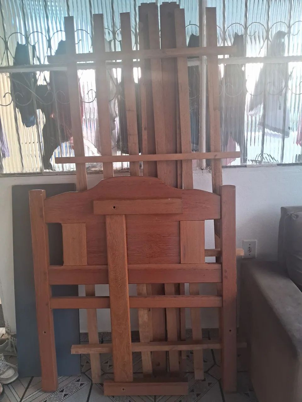 Cama de madeira