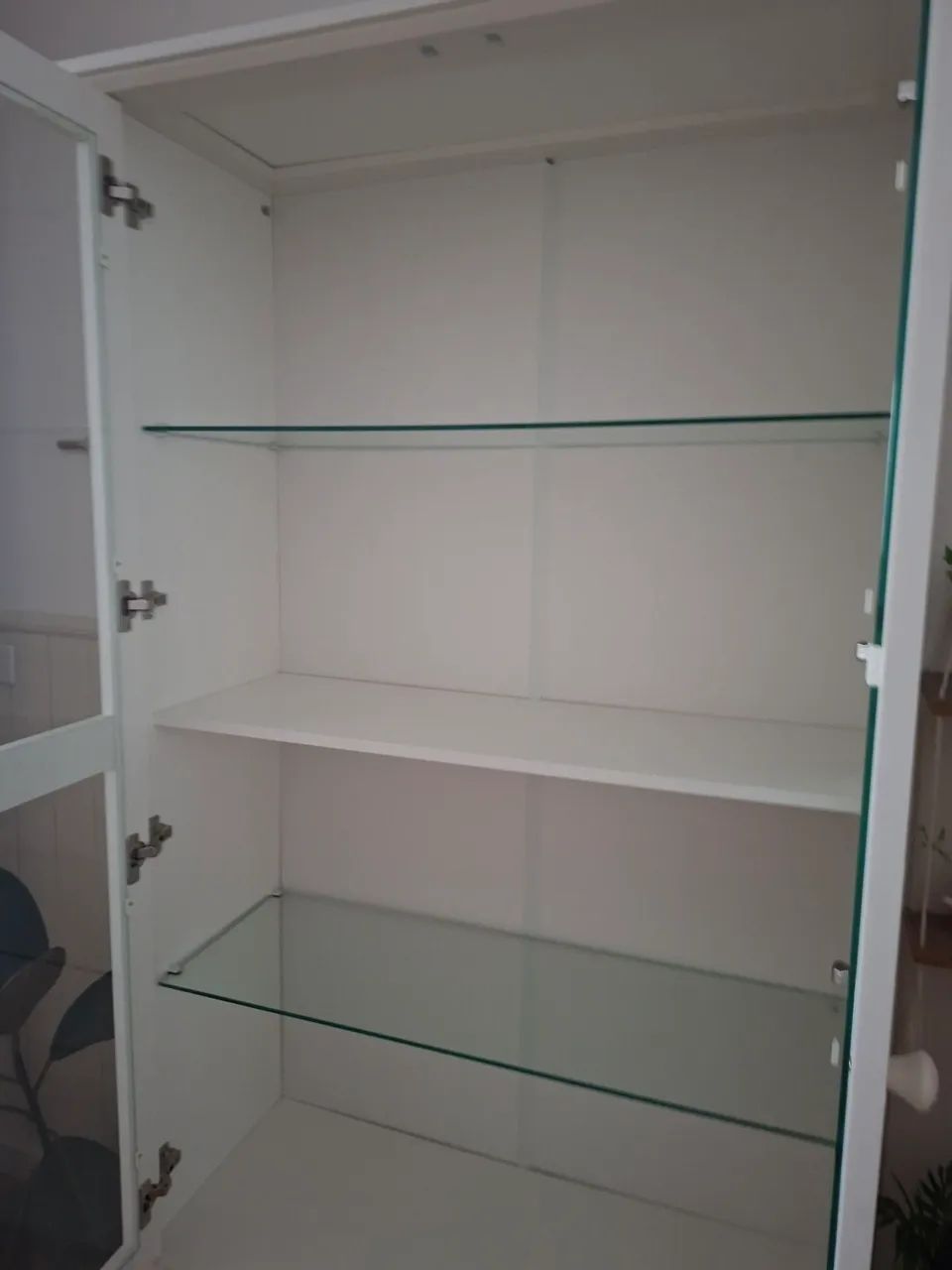 Cristaleira em mdf com portas de vidro  - Foto 4