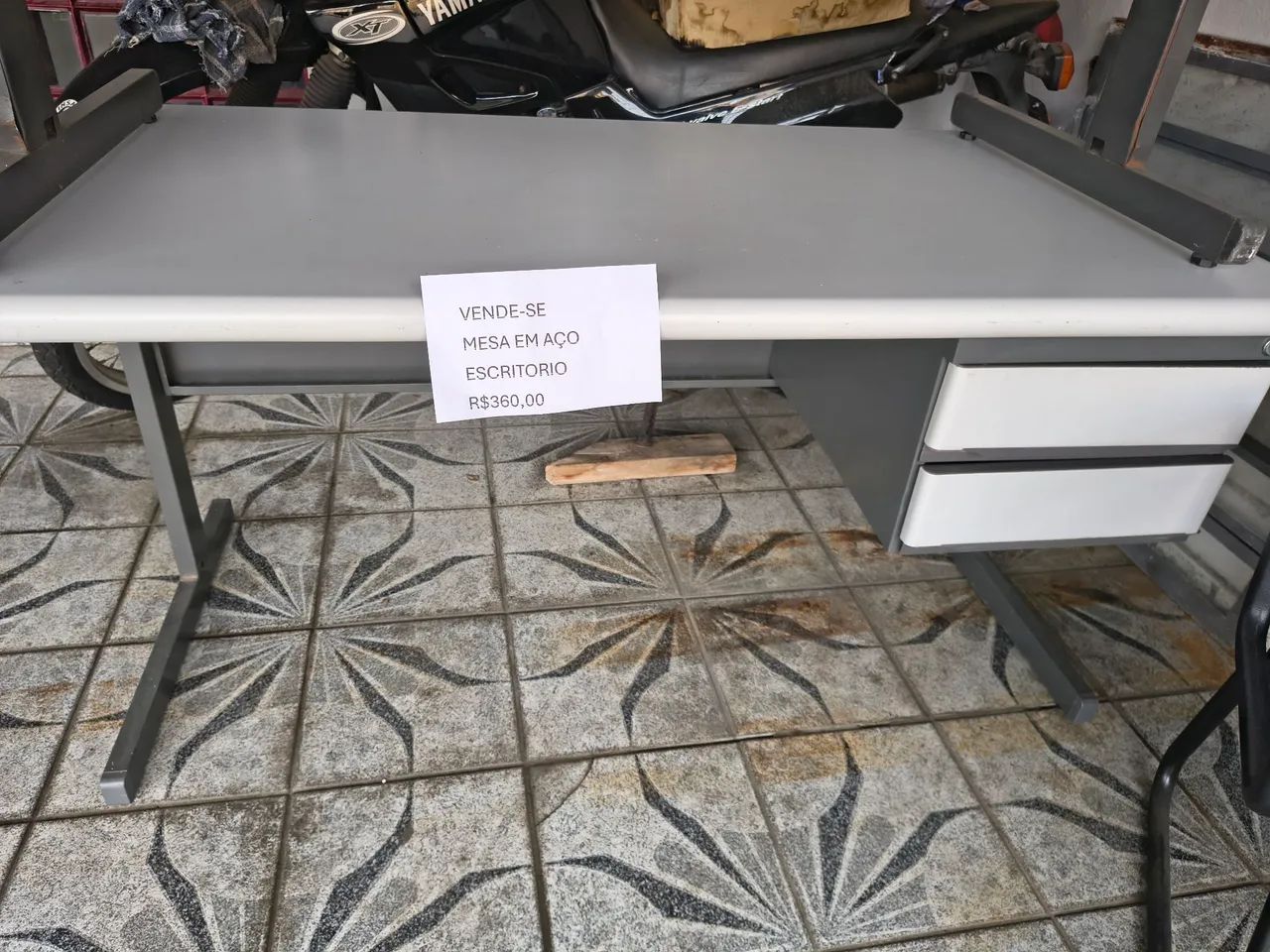 Mesa em aço escritório com gavetas