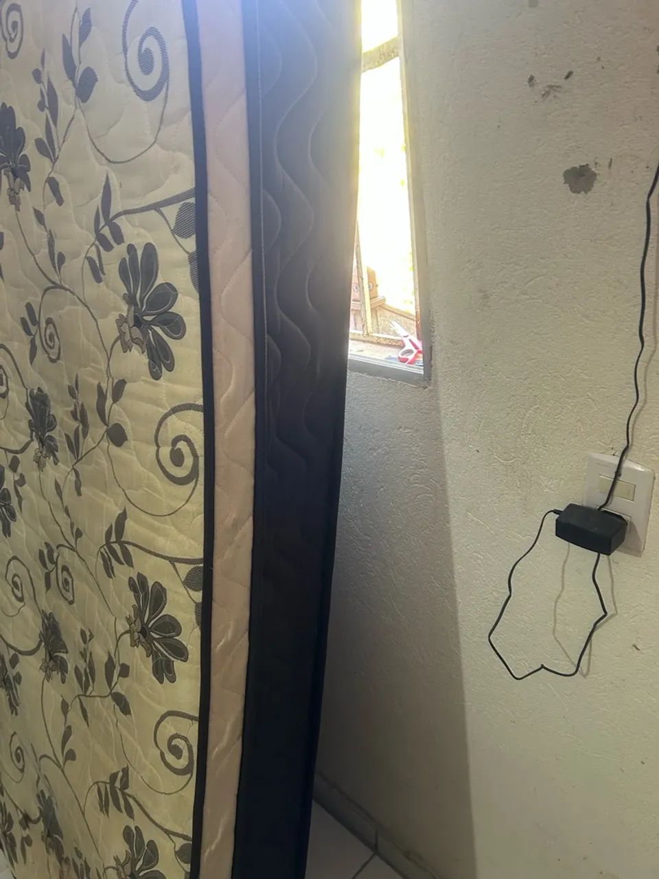 Cama Box com colchão mola ensacadas seminovo  - Foto 3