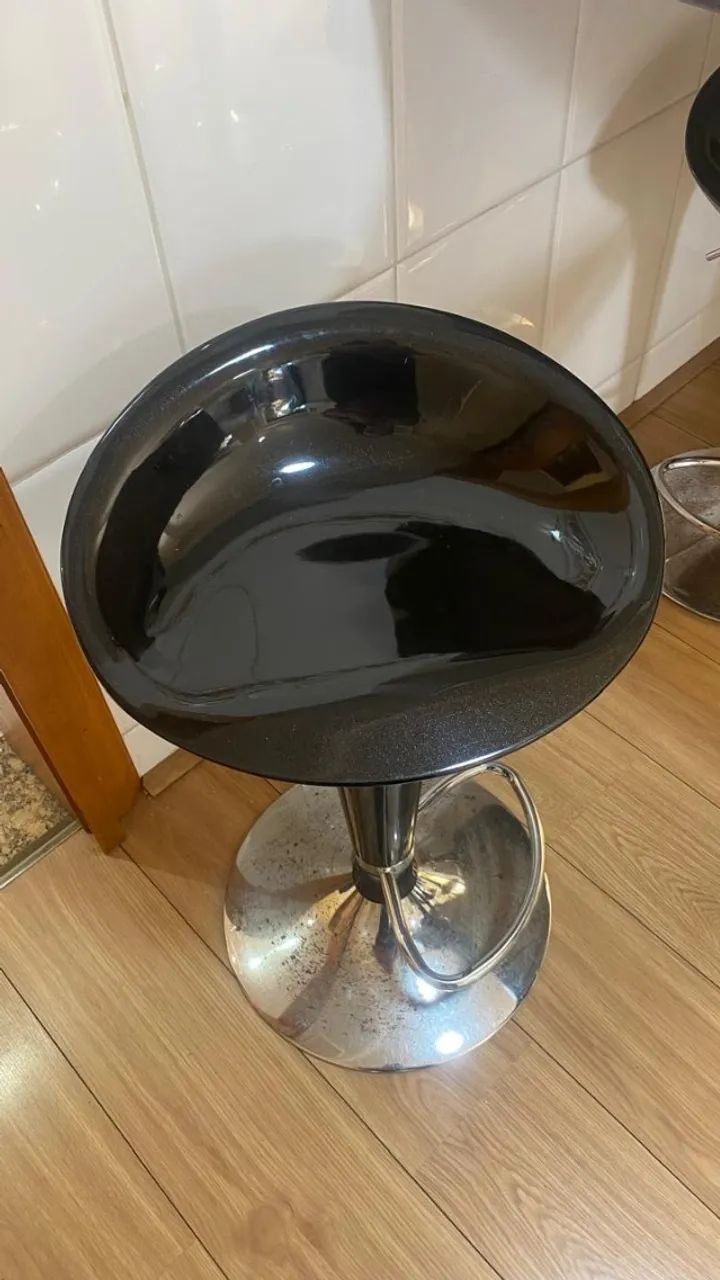 BANQUETA PRETA COM BASE CROMADA - Foto 4
