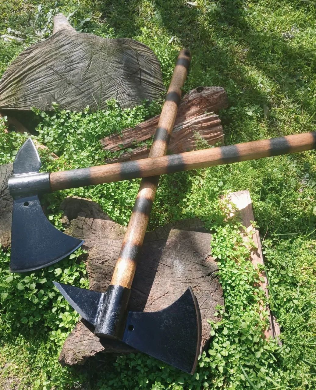 Kit 2 Machados Lenhador Artesanal Forja Em Aço Cabo Madeira - Foto 5