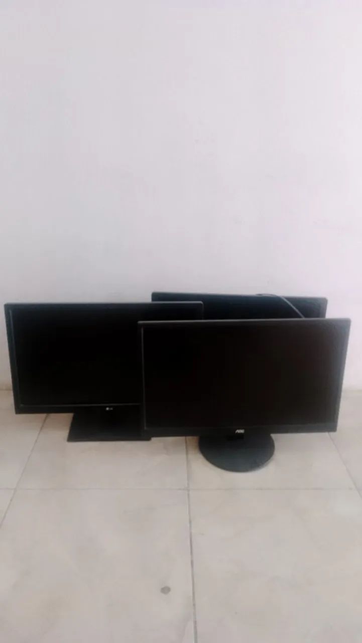 3 monitores grandes  de Pc com defeito 