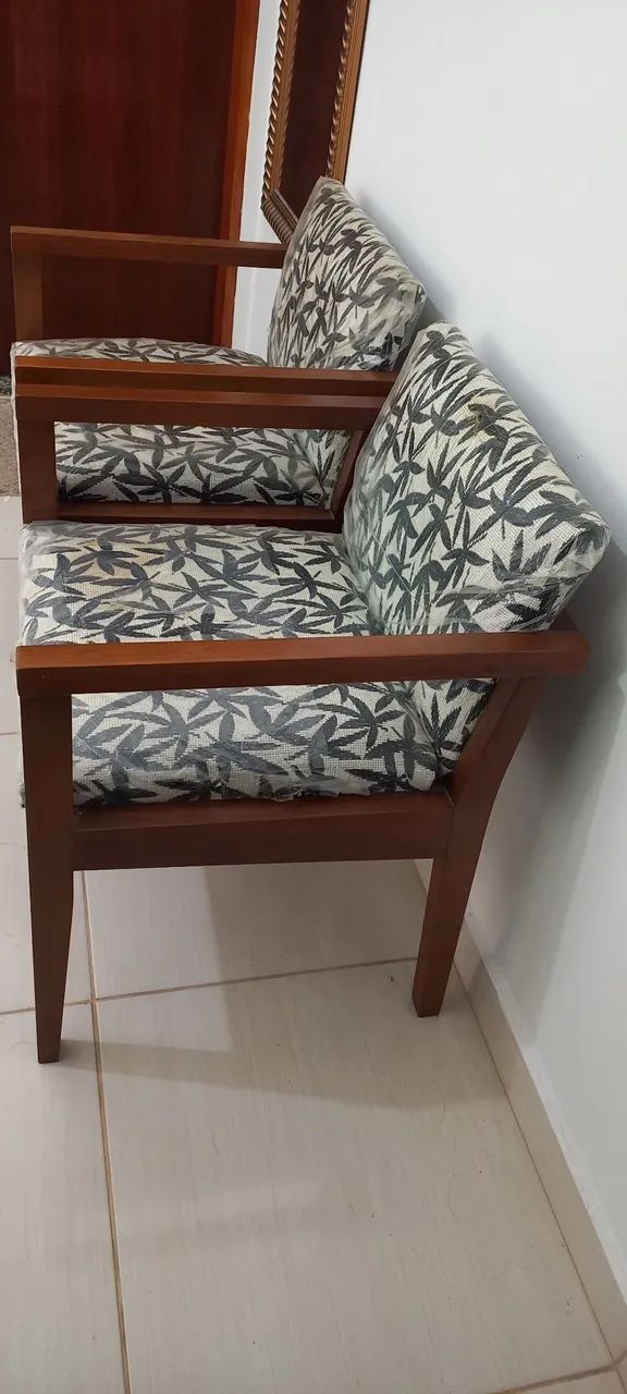 2 Poltronas de madeira - preço imperdível422082094533201920