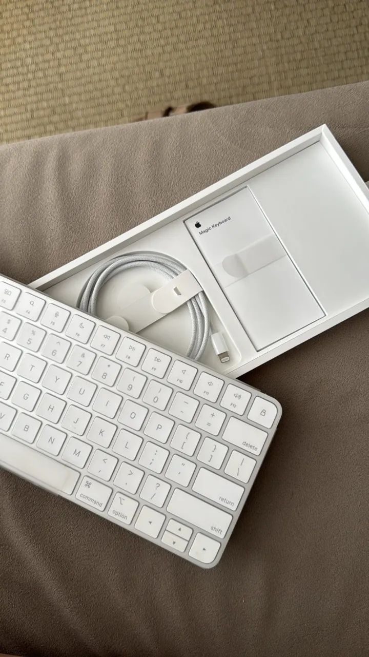 Magic Keyboard Apple original (MK2A3LL/A) - Branco - Pouco uso