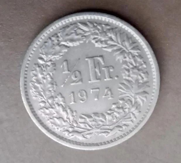 Moedas antigas estrangeiras e do Brasil à venda