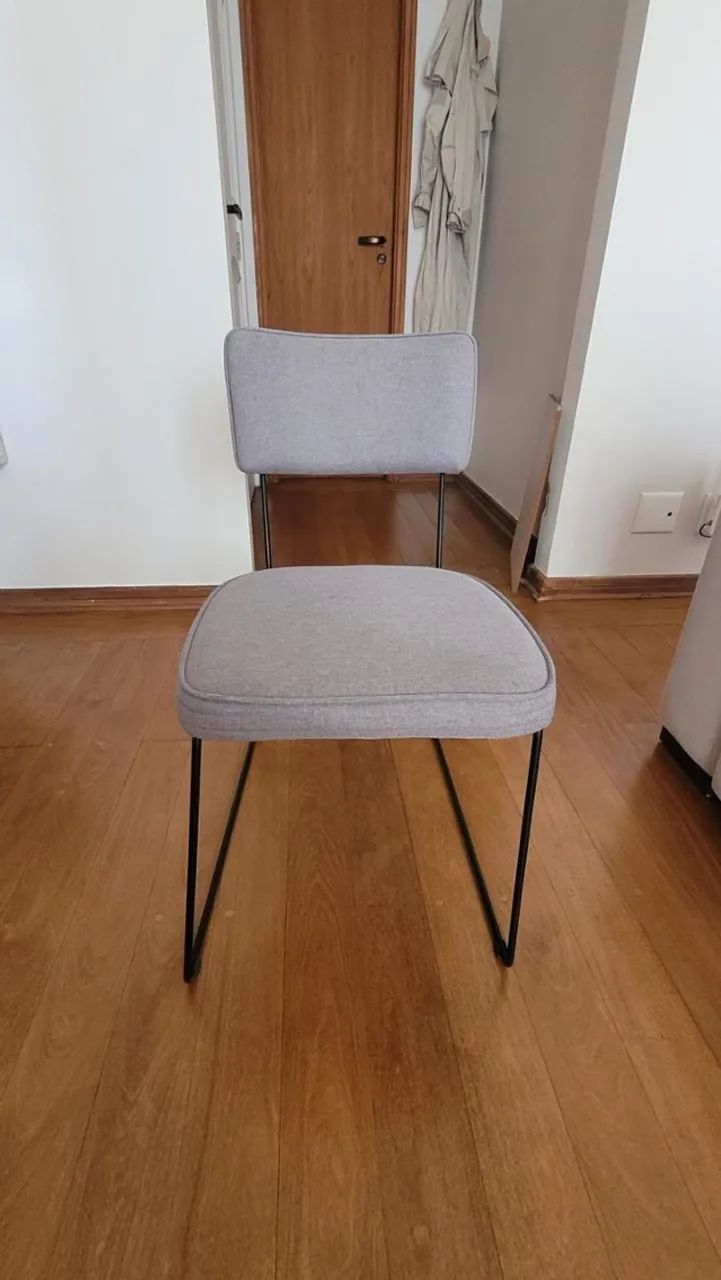Cadeiras Cinzas  - Foto 2