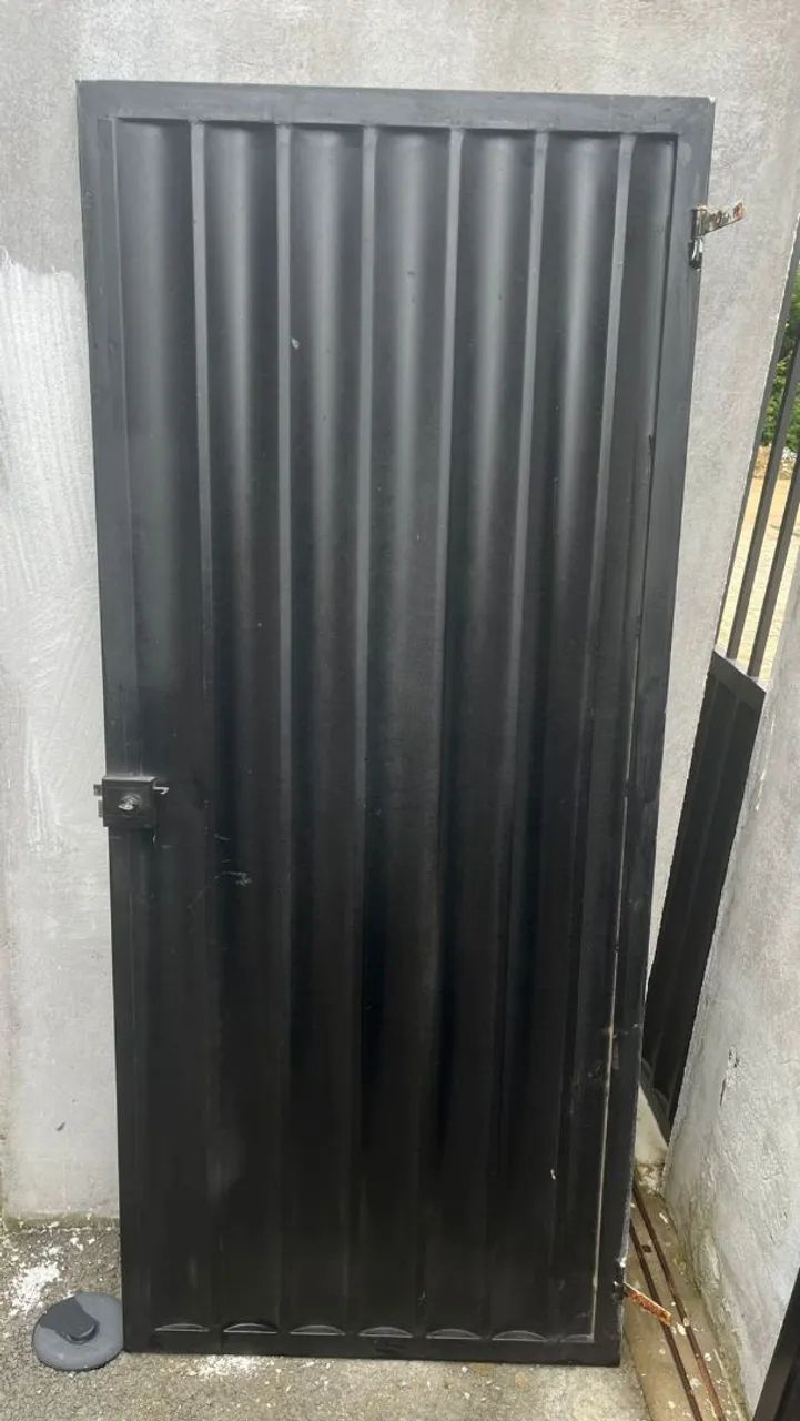 Vende-se portão de ferro com fechadura e chave!
