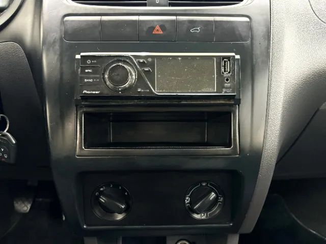 Volkswagen Fox 1.0 MI Total Flex 8V 5P 2012 - Foto 4