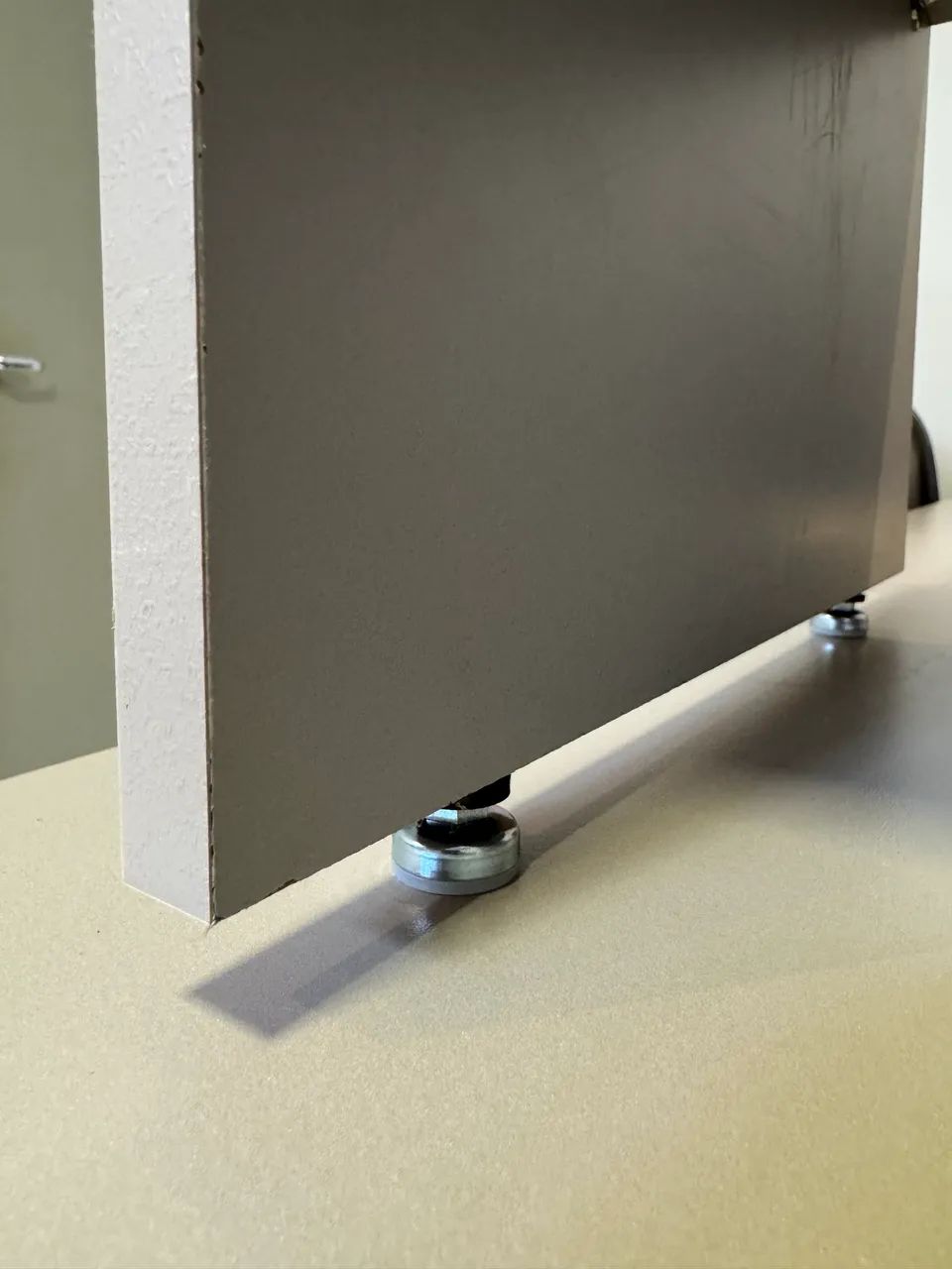 Criado mudo moderno e funcional  - Foto 4