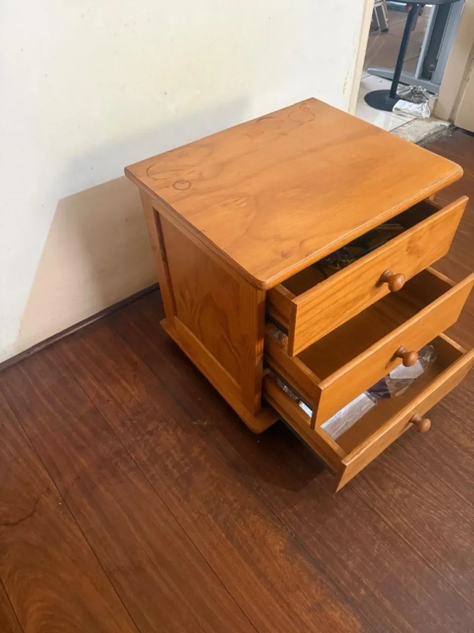 Nightstand470069701992130560